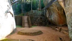 Sri Lanka - Sigiriya - Lavlja - stena - rusevine - kraljevstvo