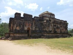 Sri Lanka - hram - biblioteka - kralj - polonaruva - kraljevstvo - budisti - hinduisti - monasi