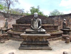 Sri Lanka - hram - biblioteka - kralj - polonaruva - kraljevstvo - budisti - hinduisti - monasi