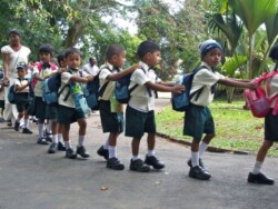 Sri Lanka - kendi - kandy - grad - centar - suma - botanicka basta - ljudi - stanovnistvo - budin zub - hram -