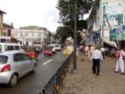 Sri Lanka - - kendi - kandy - grad - centar - suma - botanicka basta - ljudi - stanovnistvo - budin zub - hram -