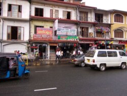 Sri Lanka - - kendi - kandy - grad - centar - suma - botanicka basta - ljudi - stanovnistvo - budin zub - hram -