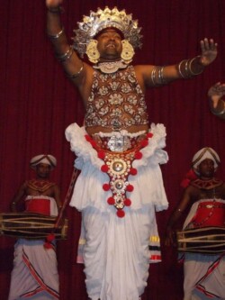 Sri Lanka - kendi - kandy - grad - centar - suma - botanicka basta - ljudi - stanovnistvo - budin zub - hram -